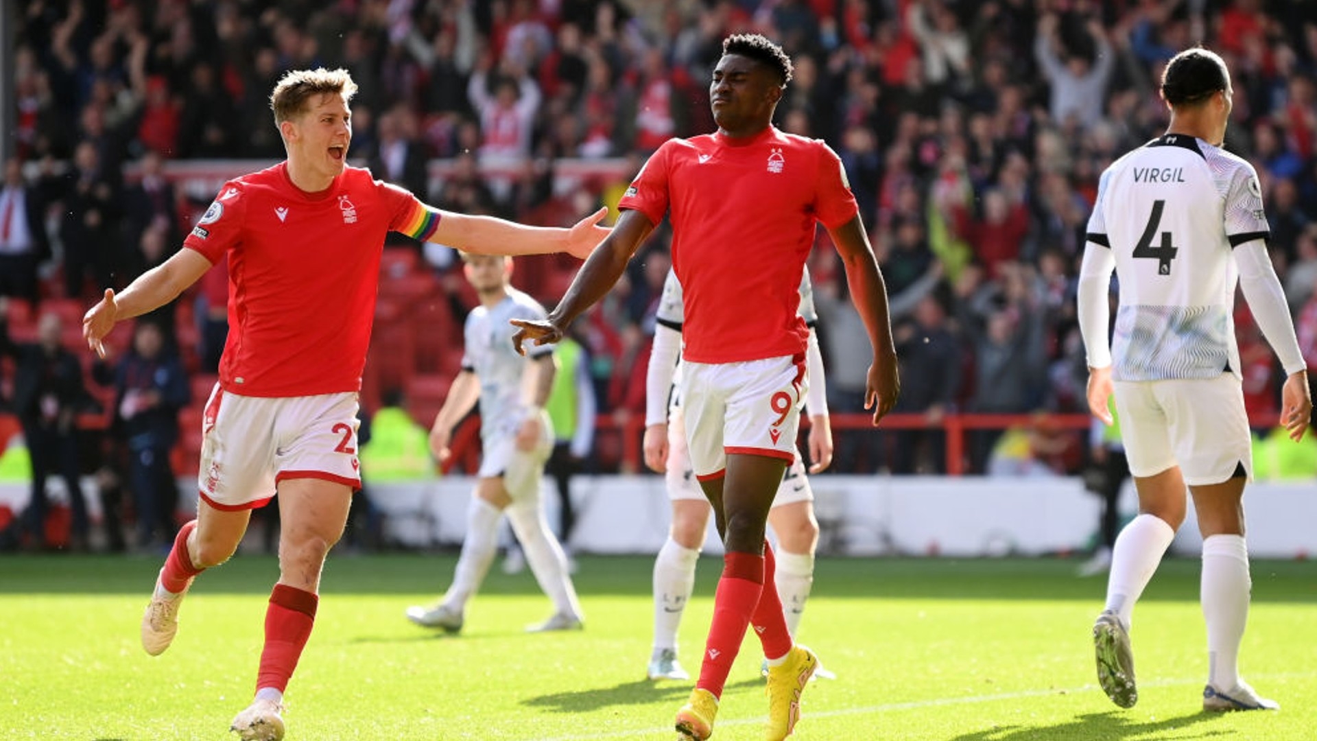 并保护球权 并保护球权